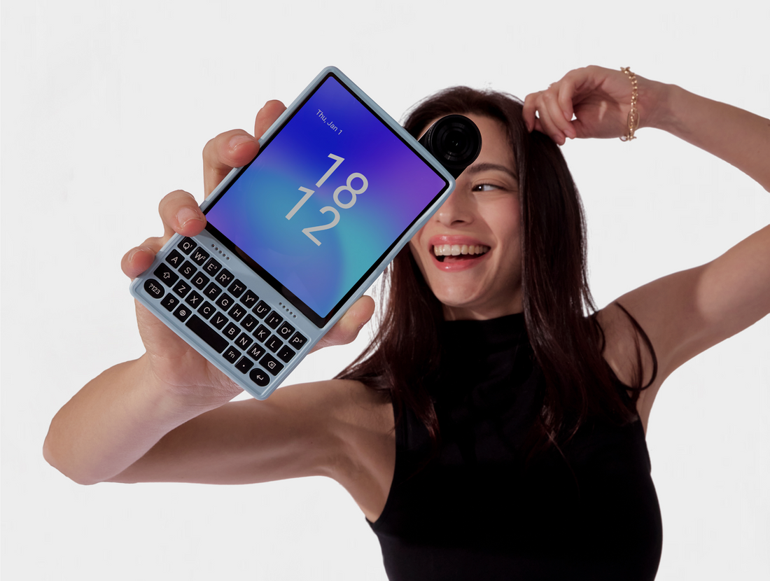MindOne Pro — Snap-In Case with QWERTY Keyboard & Hi-Fi DAC